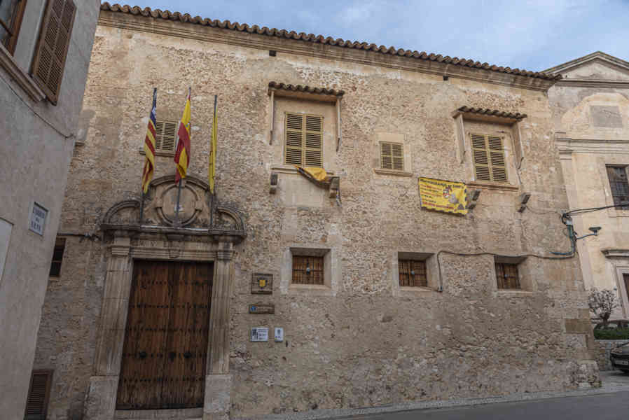 Mallorca - Sineu 01 - Ayuntamiento.jpg